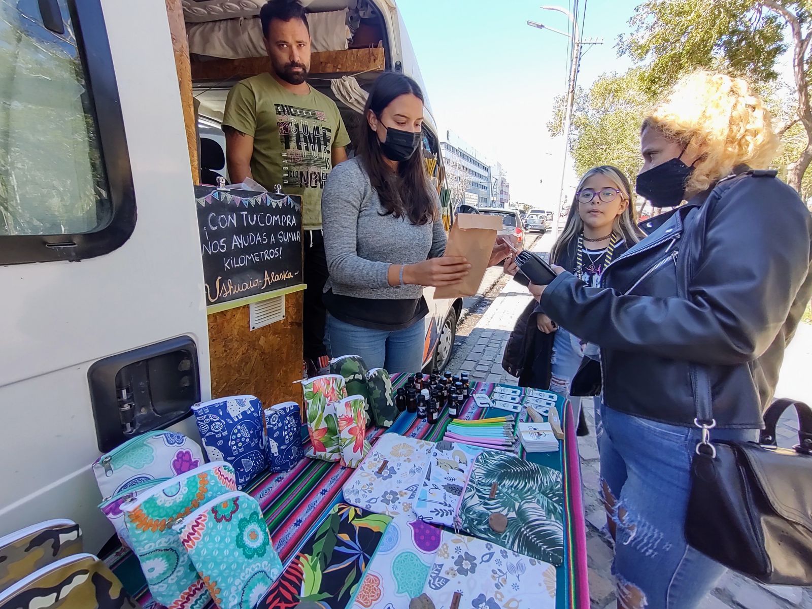 Jona y Caro tuvieron buena aceptación en sus ventas